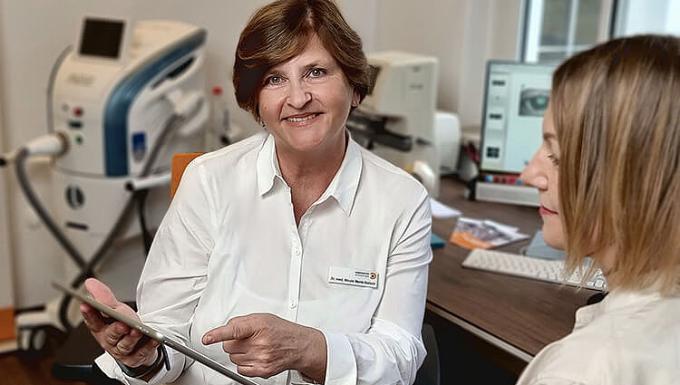 Frau Dr. Merté-Golsch informiert Sie über Behandlungsmöglichkeiten bei Trockenen Augen