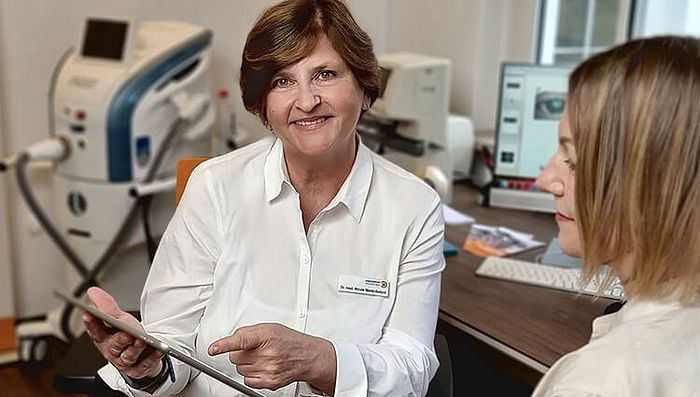 Frau Dr. Merté-Golsch informiert Sie über Behandlungsmöglichkeiten bei Trockenen Augen