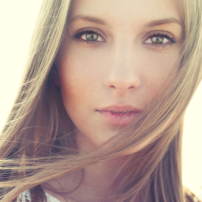 Portrait junge Frau braune Augen